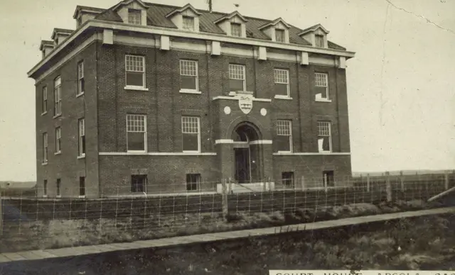 Court House, Arcola